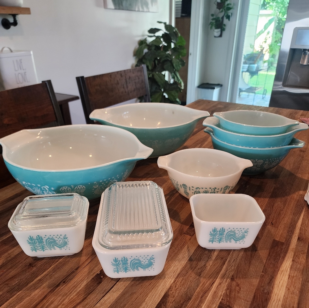 Rare! VINTAGE PYREX Amish Butterprint set!